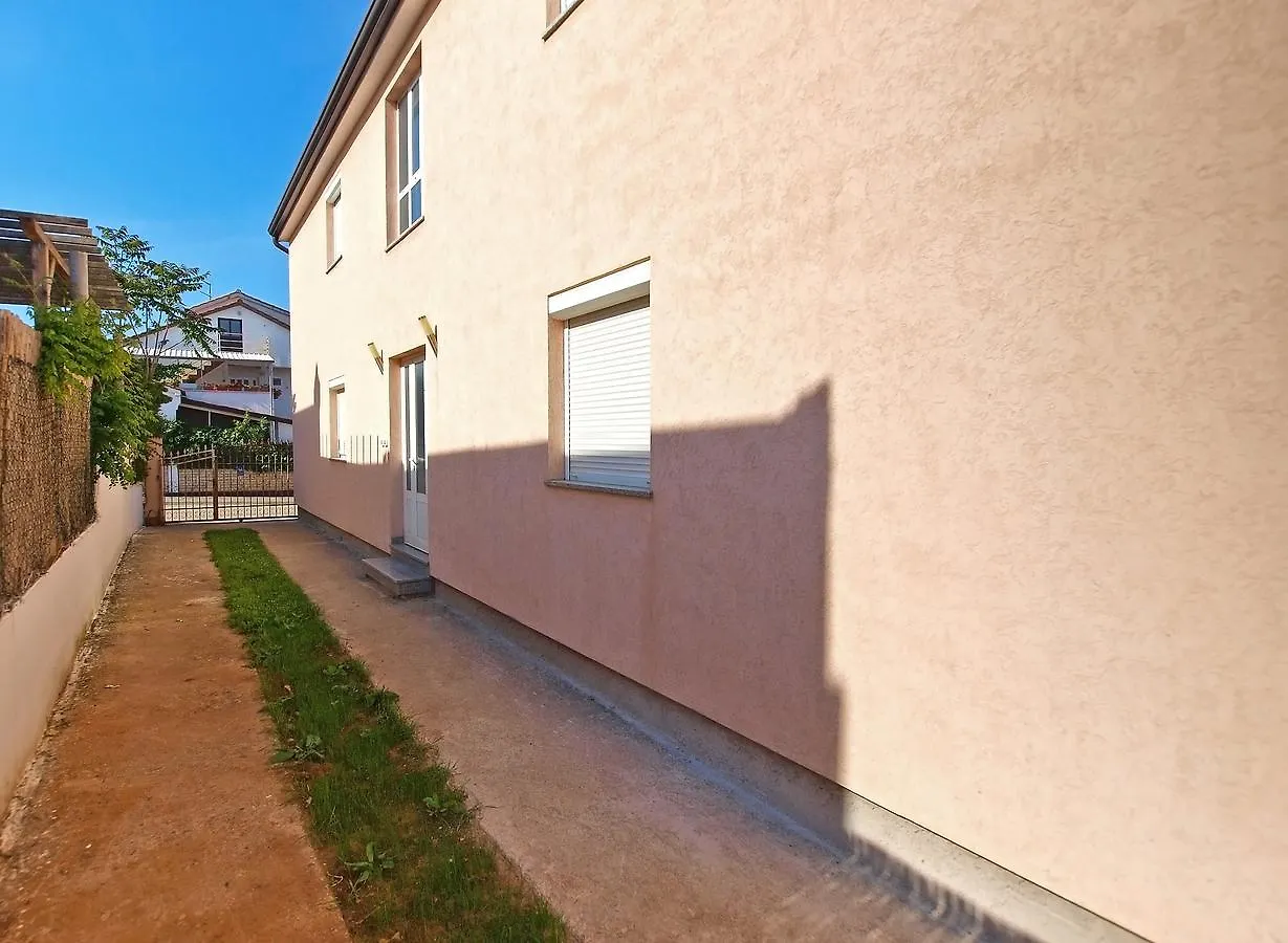 Apartments Edin 1359 Peroj