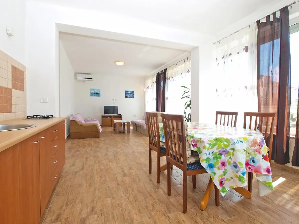 Apartments Edin 1359 Peroj Chorvatsko