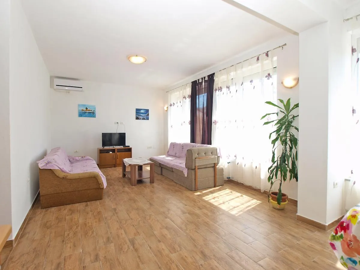 Apartments Edin 1359 Peroj Chorvatsko