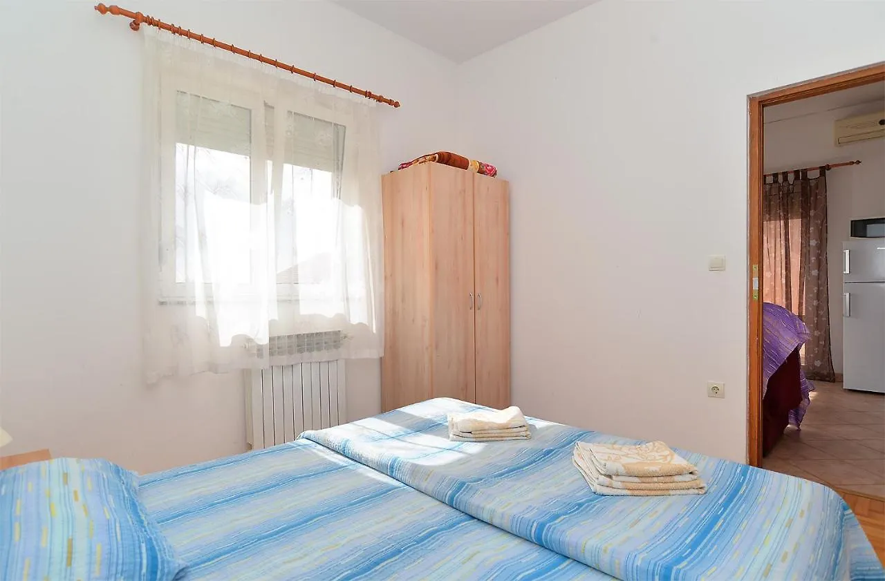 Apartments Edin 1359 Peroj Chorvatsko