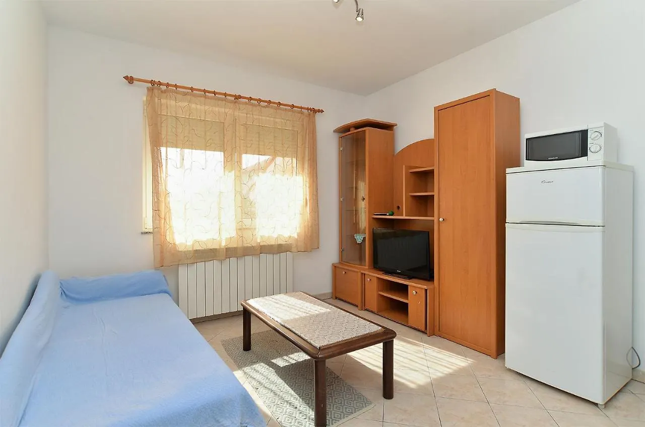Apartments Edin 1359 Peroj