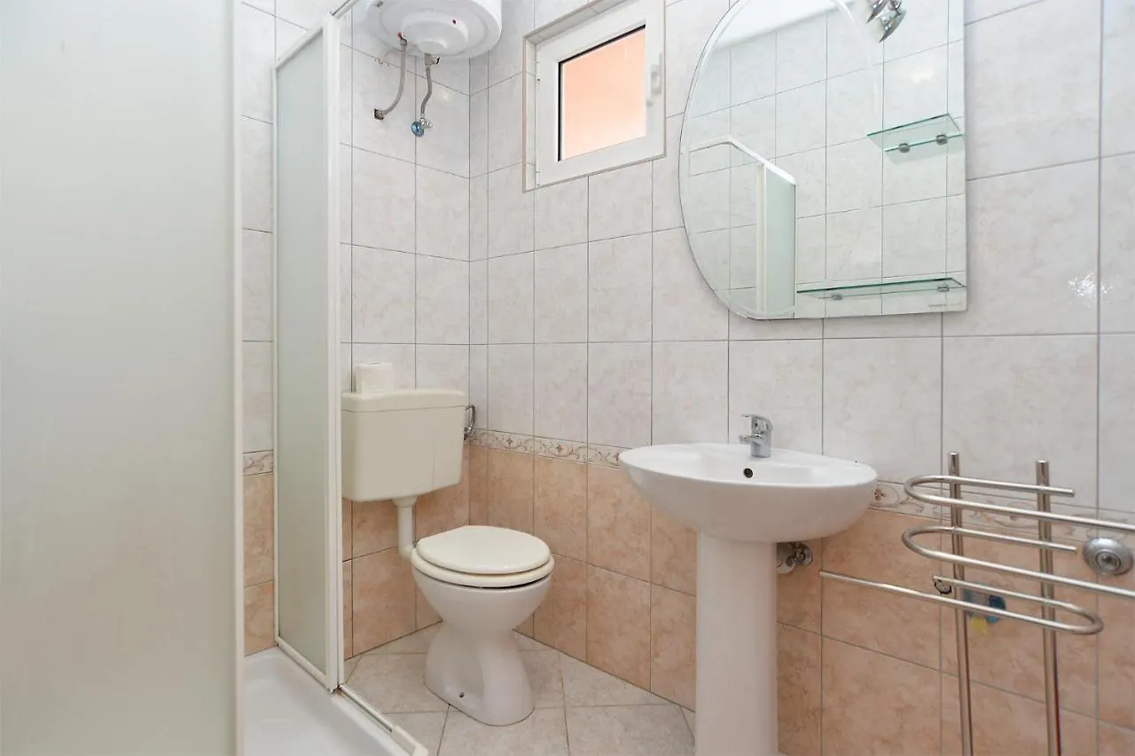Apartments Edin 1359 Peroj Chorvatsko