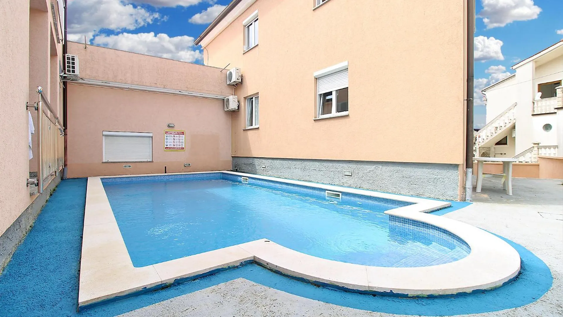 Apartments Edin 1359 Peroj Chorwacja