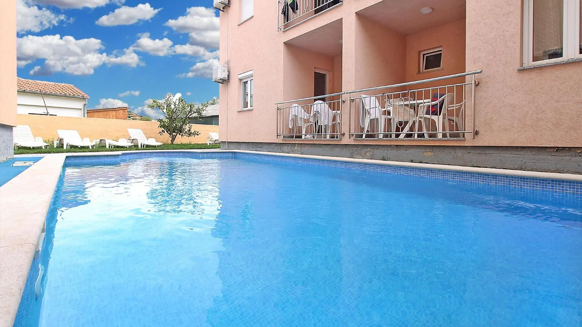 Apartments Edin 1359 Peroj
