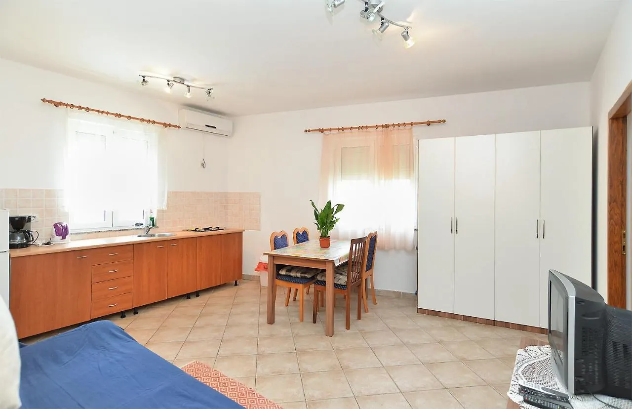 Apartments Edin 1359 Peroj