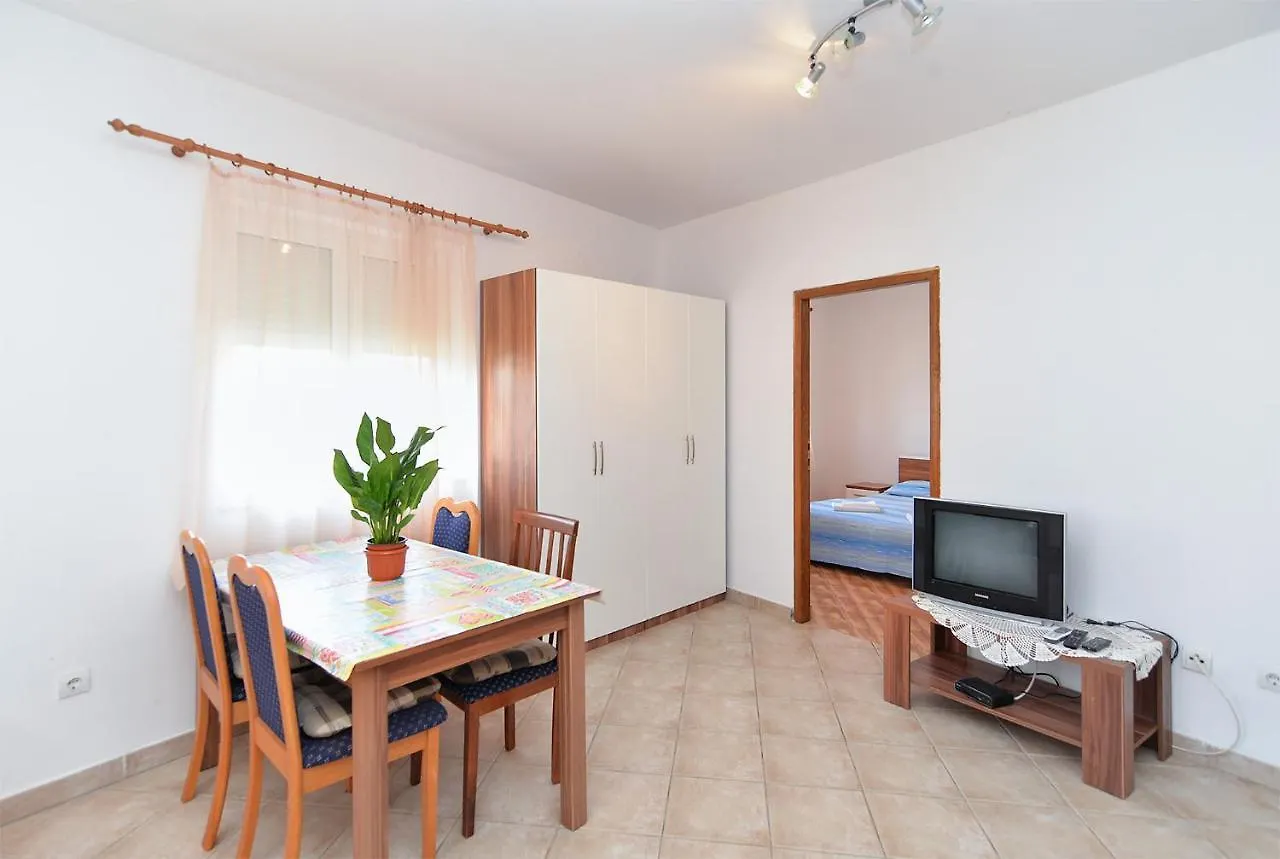 Apartments Edin 1359 Peroj