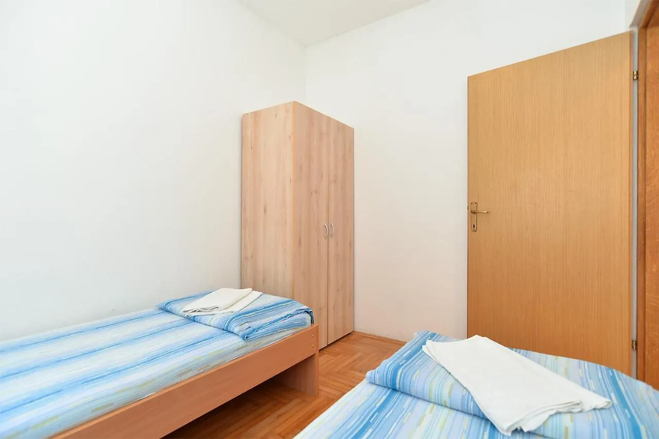 Apartments Edin 1359 Peroj