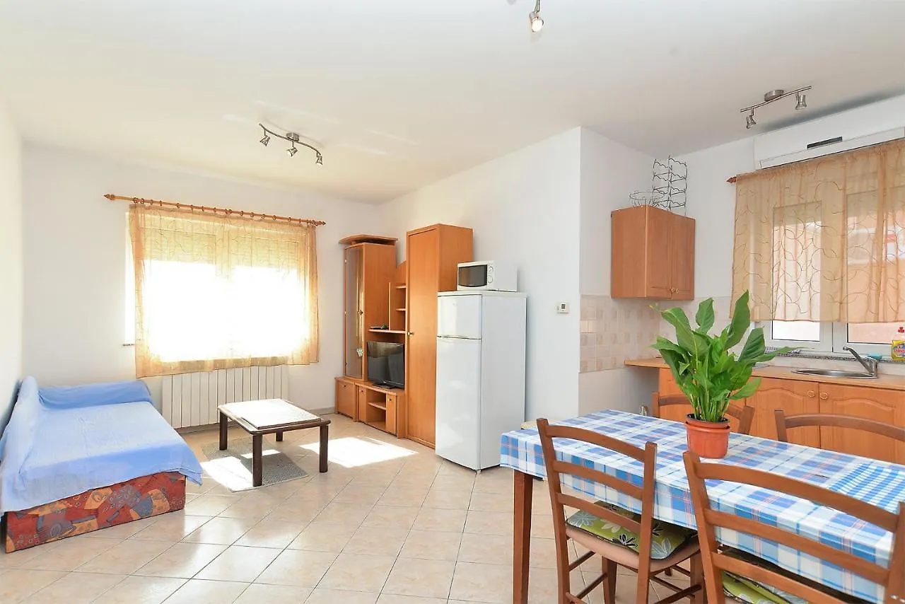 Apartments Edin 1359 Peroj