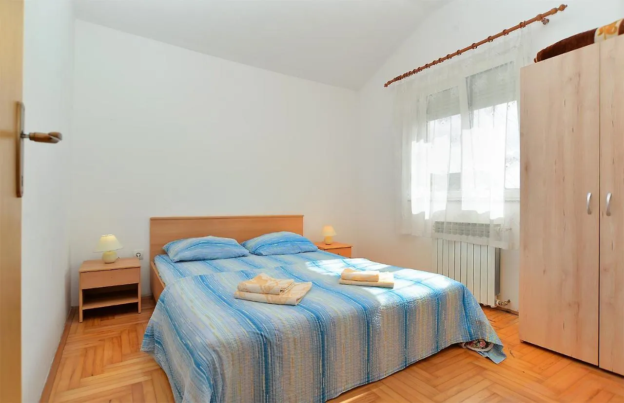 Apartments Edin 1359 Peroj