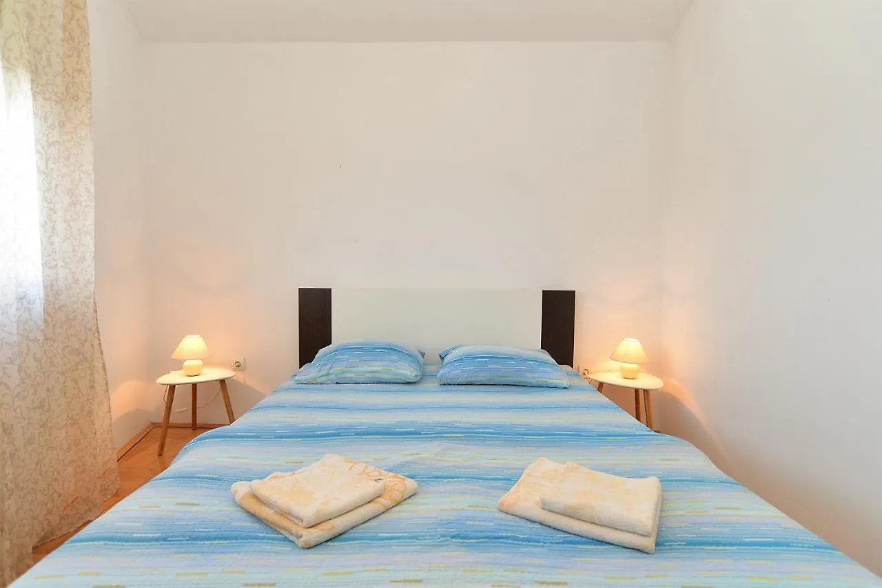 Apartments Edin 1359 Peroj Croazia
