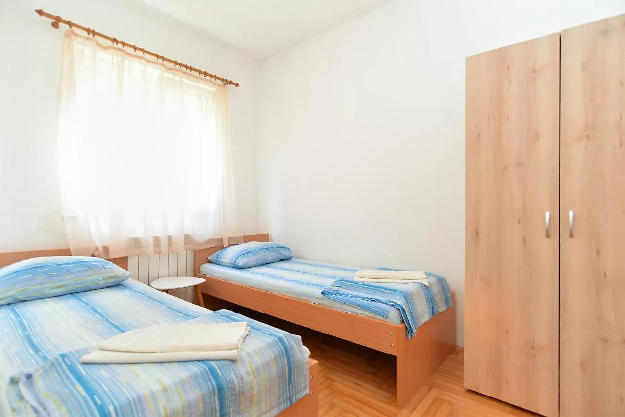 Apartments Edin 1359 Peroj